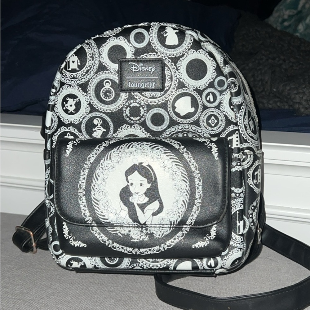 Black and white Alice in Wonderland lounge fly bag